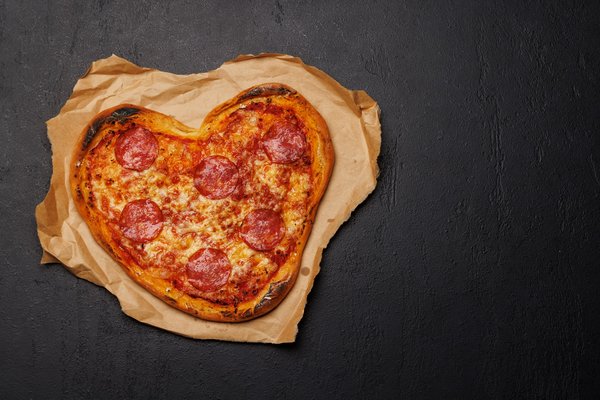 Quels sont les thèmes principaux dans l'œuvre de Chaucer ?